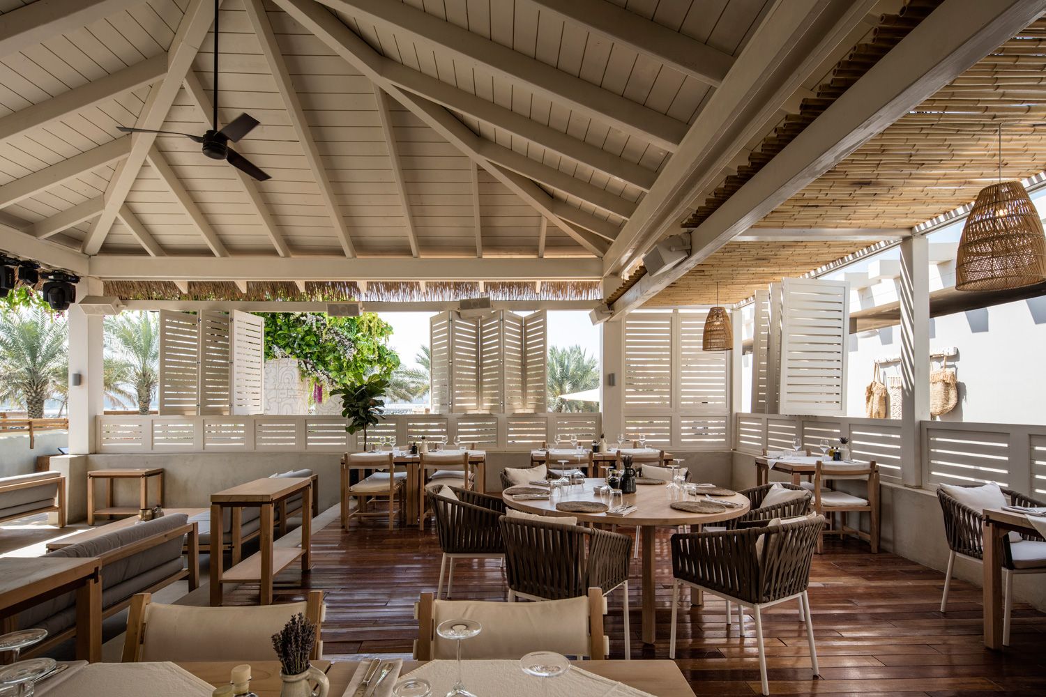 米白色餐廳裝修設(shè)計(jì)效果圖